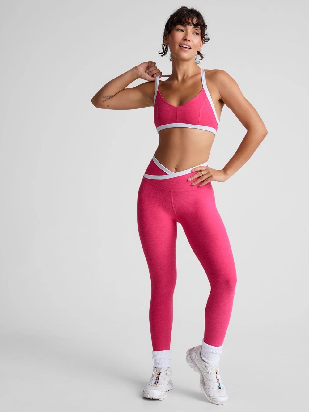 Beyond Yoga Outlined pink & white set